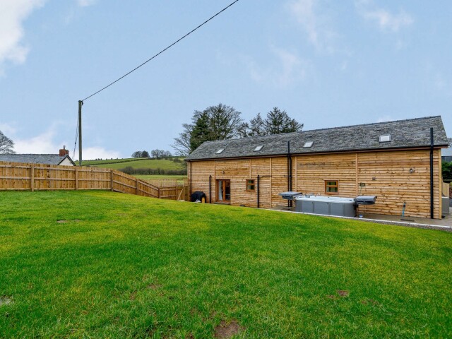 Blue Lins River Barn