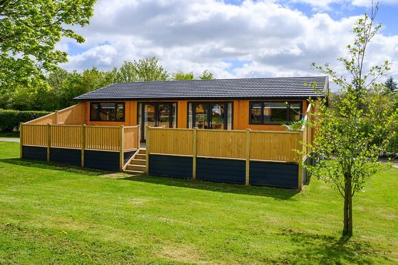 Chestnut VIP - Ashlea Pools Lodges, Hopton Heath, Craven Arms