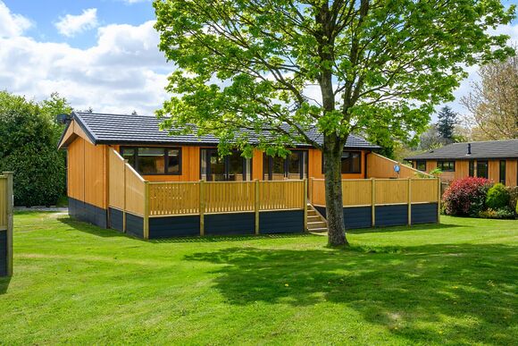 Chestnut VIP - Ashlea Pools Lodges, Hopton Heath, Craven Arms