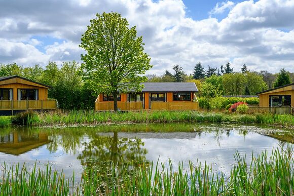 Chestnut VIP - Ashlea Pools Lodges, Hopton Heath, Craven Arms