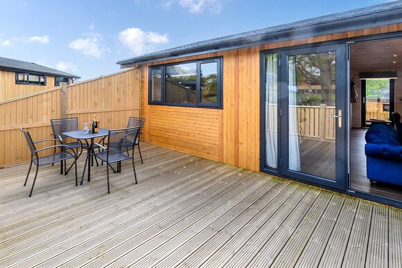 Chestnut VIP - Ashlea Pools Lodges, Hopton Heath, Craven Arms