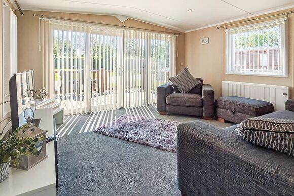 Holly Lodge Dog Friendly - Burton Constable Holiday Park, Sproatley