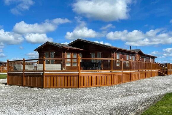 Sequioa Lodge - Burton Constable Holiday Park, Sproatley