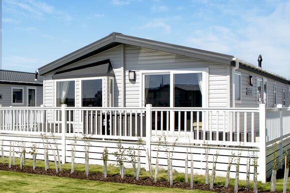 Platinum 3 Lodge with decking (Pet) - Brynteg Country and Leisure Retreat, Llanrug