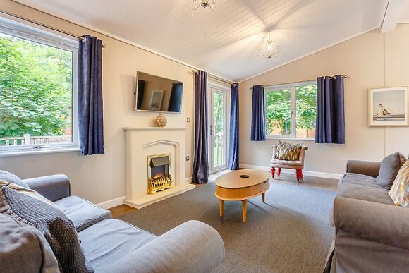 Churchill Lodge 16 - Bluewood Lodges, Cotswolds