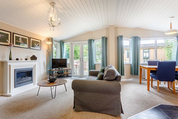 Kingham Lodge 13 - Bluewood Lodges, Cotswolds