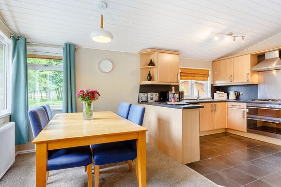 Kingham Lodge 13 - Bluewood Lodges, Cotswolds