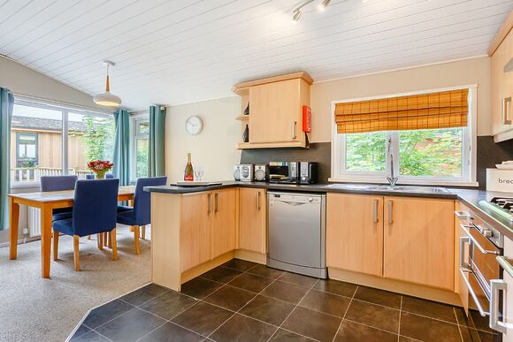 Kingham Lodge 13 - Bluewood Lodges, Cotswolds