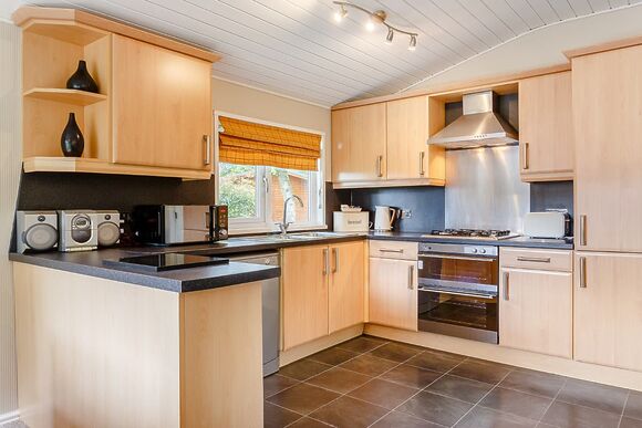 Kingham Lodge 13 - Bluewood Lodges, Cotswolds