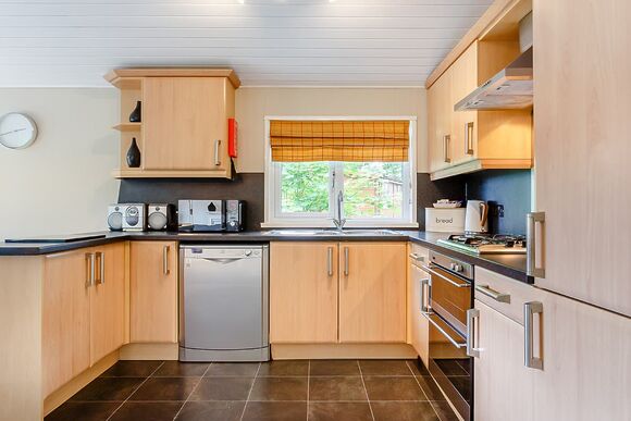 Kingham Lodge 13 - Bluewood Lodges, Cotswolds