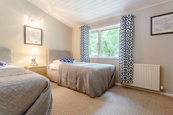 Kingham Lodge 13 - Bluewood Lodges, Cotswolds