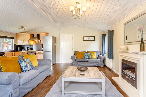 Kingham Lodge Plus 3 - Bluewood Lodges, Cotswolds