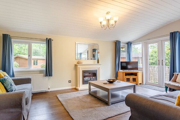 Kingham Lodge Plus 3 - Bluewood Lodges, Cotswolds