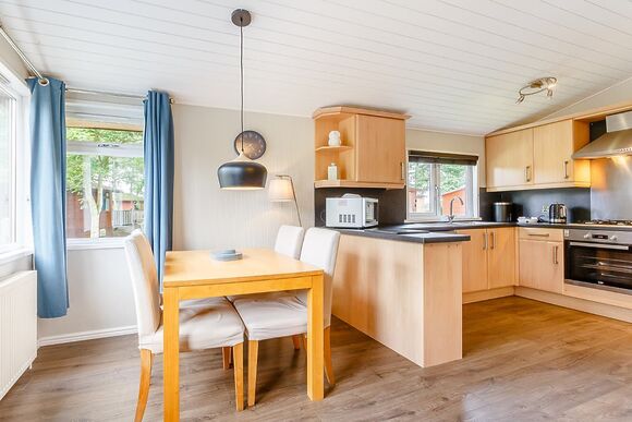 Kingham Lodge Plus 3 - Bluewood Lodges, Cotswolds