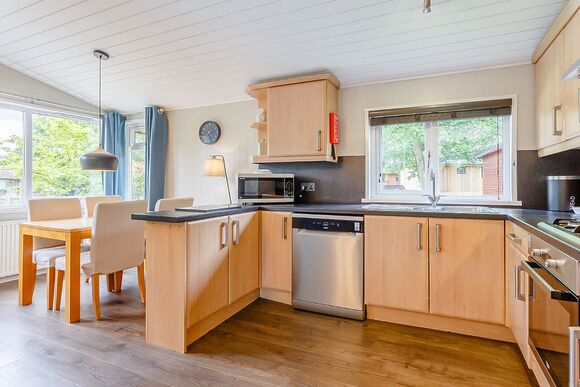 Kingham Lodge Plus 3 - Bluewood Lodges, Cotswolds