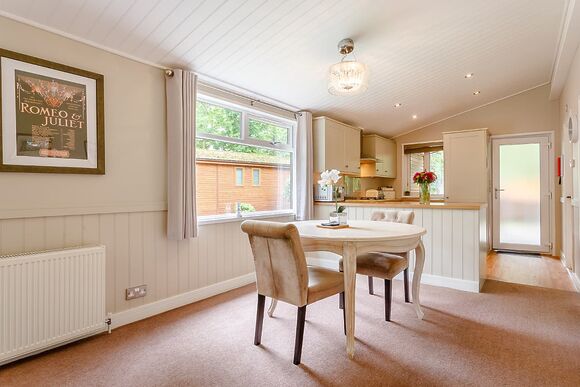 Juliet Lodge 27 - Bluewood Lodges, Cotswolds