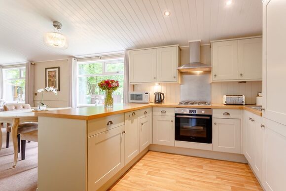 Juliet Lodge 27 - Bluewood Lodges, Cotswolds