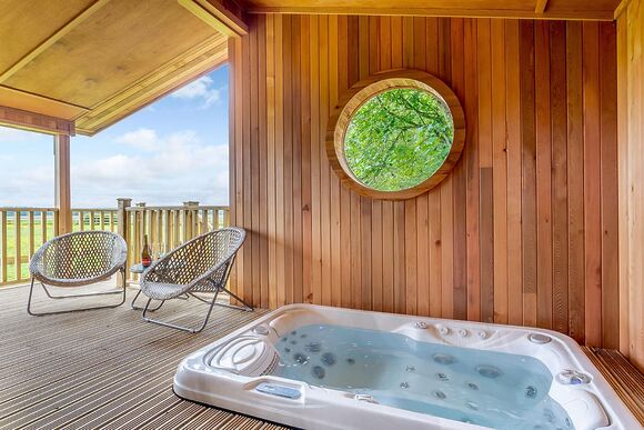 Duet Lodge 33 - Bluewood Lodges, Cotswolds