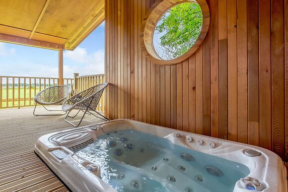 Duet Lodge 33 - Bluewood Lodges, Cotswolds