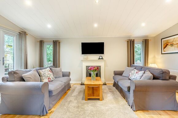 Blenheim Lodge 22 - Bluewood Lodges, Cotswolds