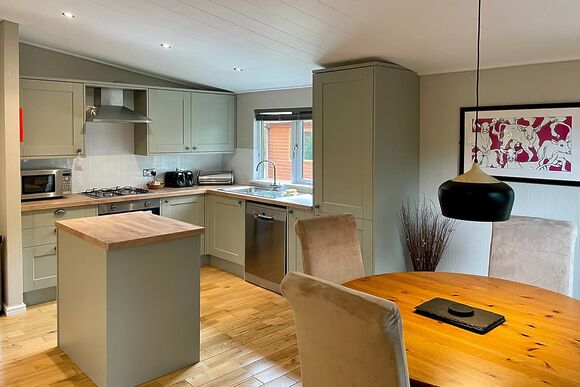 Blenheim Lodge 22 - Bluewood Lodges, Cotswolds