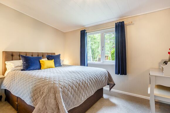 Blenheim Lodge 22 - Bluewood Lodges, Cotswolds