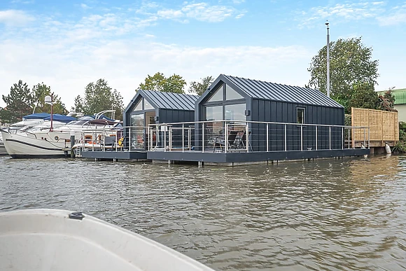 Burton Marina Stunning UK Hot Tub Break in Lincolnshire