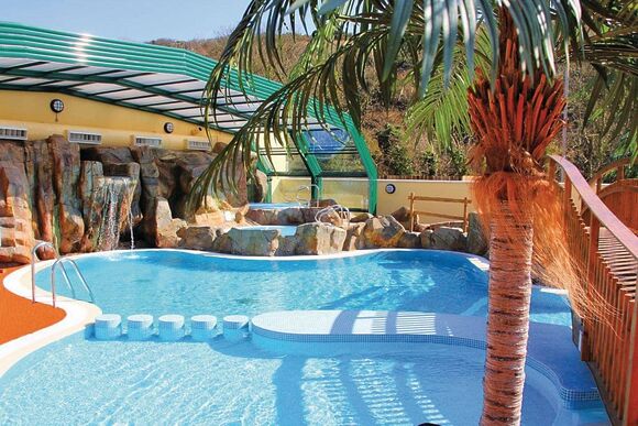 Swimming pool with retractable roof