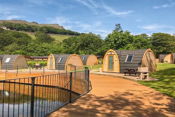 Dovestone Pod (Pet) - Dovestone Holiday Park, Greenfield