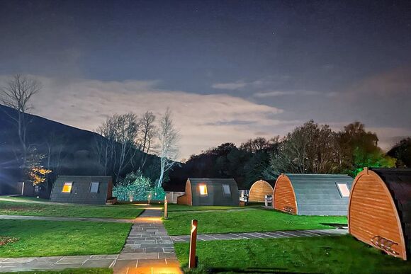 Dovestone Pod (Pet) - Dovestone Holiday Park, Greenfield