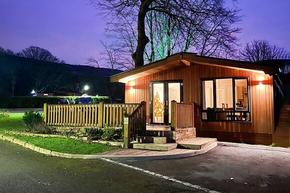 Dovestone Spa (Pet) - Dovestone Holiday Park, Greenfield