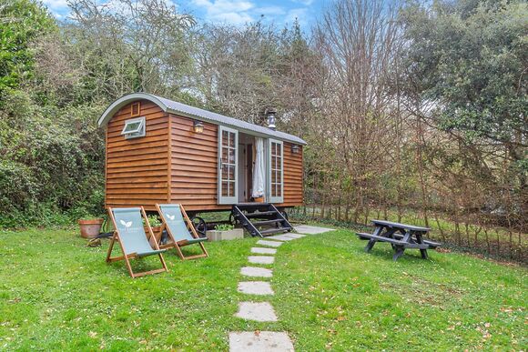 Juniper Shepherd Hut - The Emerald, Carnon Downs