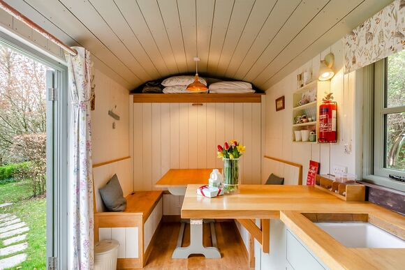 Juniper Shepherd Hut - The Emerald, Carnon Downs