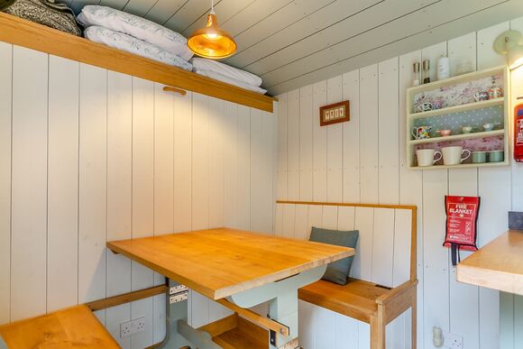 Juniper Shepherd Hut - The Emerald, Carnon Downs