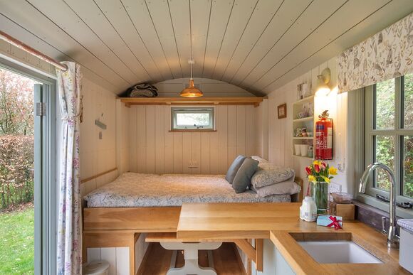 Juniper Shepherd Hut - The Emerald, Carnon Downs