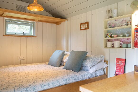 Juniper Shepherd Hut - The Emerald, Carnon Downs