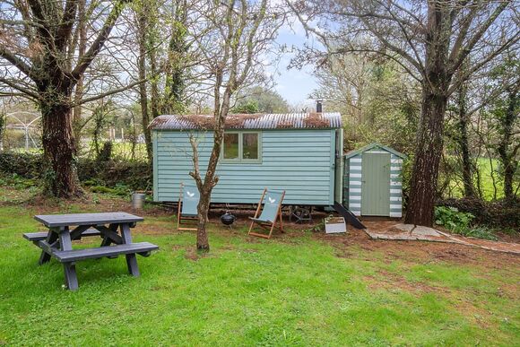 Jasmine Shepherd Hut - The Emerald, Carnon Downs