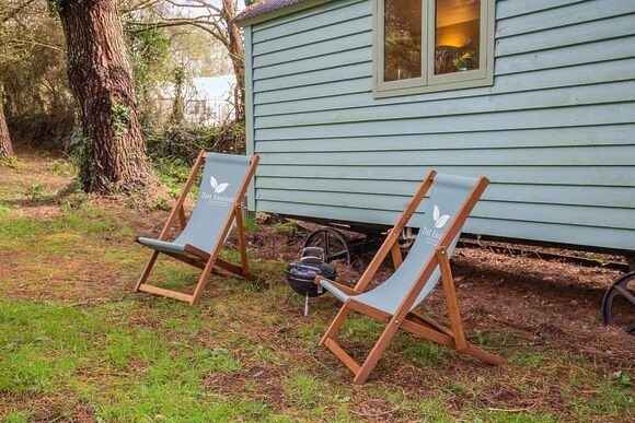 Jasmine Shepherd Hut - The Emerald, Carnon Downs