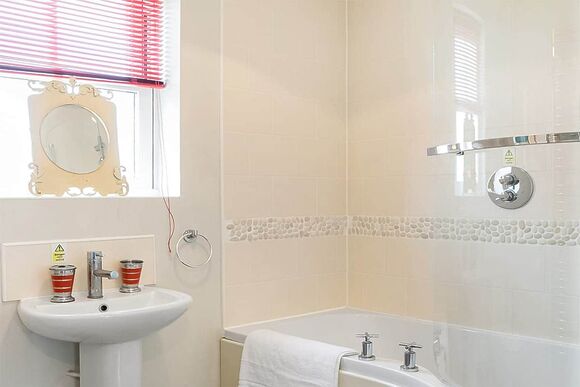 2 Berth Comfort Apartment Pet Friendly - The Bay Filey, Filey