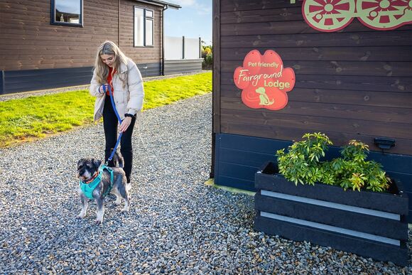 Fairground Pet Friendly Lodge - Folly Farm Holiday Park, Kilgetty