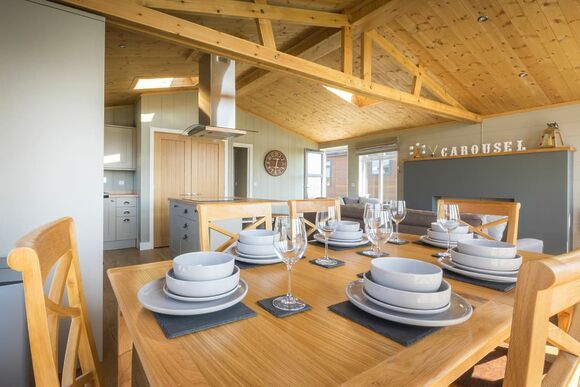 Fairground Pet Friendly Lodge - Folly Farm Holiday Park, Kilgetty