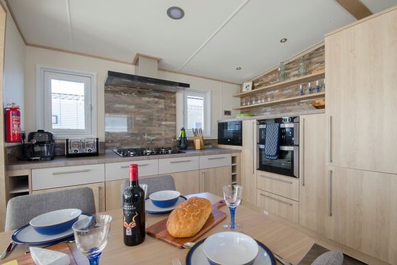 Platinum Caravan 2 with Decking  (Pet Friendly) - Rye Harbour, Rye