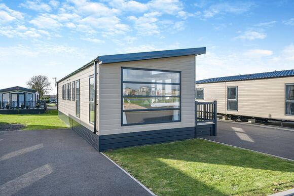 Athena Family VIP - Green Meadows Country Park, Blackford