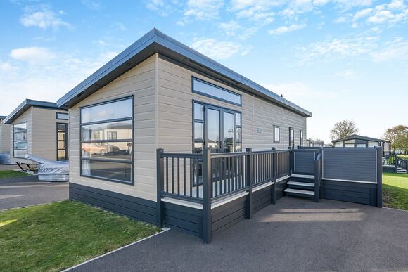 Athena Family VIP - Green Meadows Country Park, Blackford