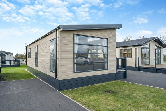 Athena Couples VIP Pet - Green Meadows Country Park, Blackford