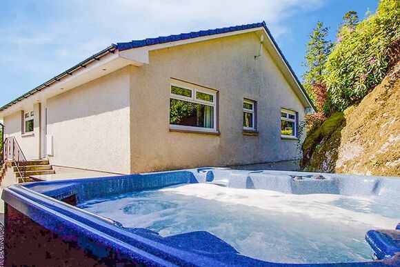 3 Bed Hot Tub Cottage (Pet) - Drimsynie Holiday Village, Lochgoilhead, on the Drimsynie Estate, Argyll