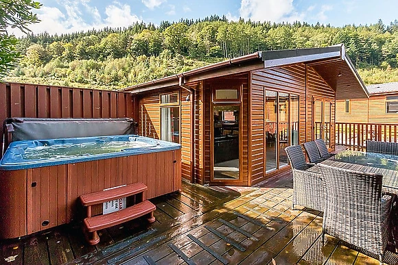 Albatross 4 Hot Tub Lodge 