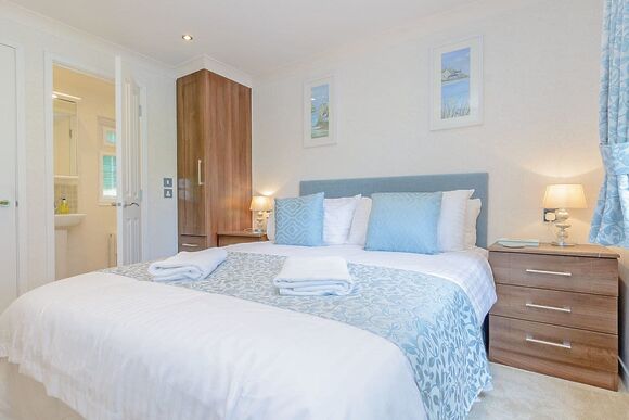 Cherry Tree Lodge - Herons Brook Retreat Lodges, Narberth, Nr Tenby