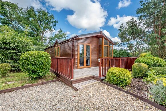 Bay Tree Lodge 2 - Herons Brook Retreat Lodges, Narberth, Nr Tenby