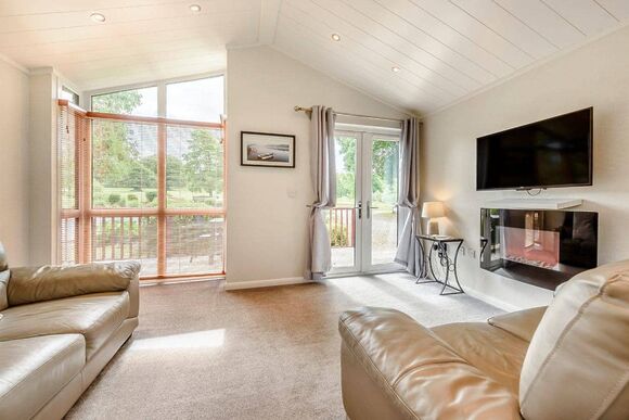 Bay Tree Lodge 2 - Herons Brook Retreat Lodges, Narberth, Nr Tenby